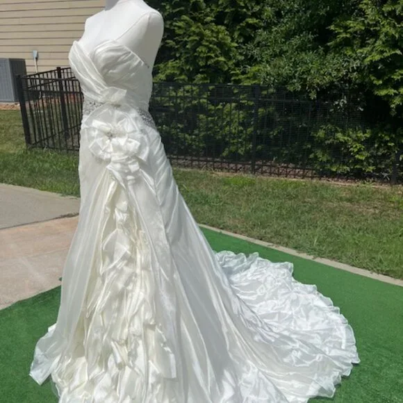 NWT Maggie Sottero Wedding Dress Strapless Organza Ivory Size 10 - Picture 8 of 15